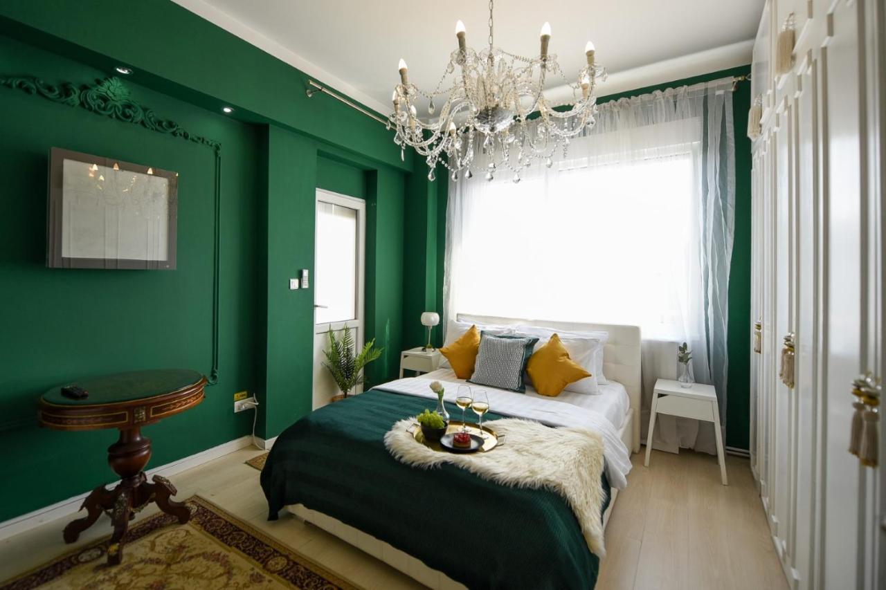 Appartement Baroque Splendor: Breathtaking Views & Design à Bucarest Extérieur photo