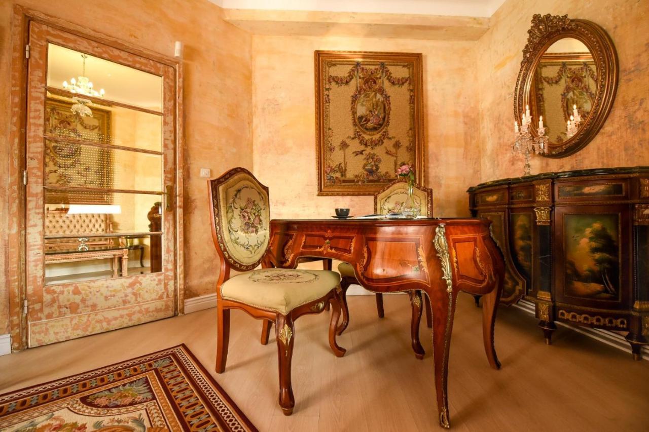 Appartement Baroque Splendor: Breathtaking Views & Design à Bucarest Extérieur photo