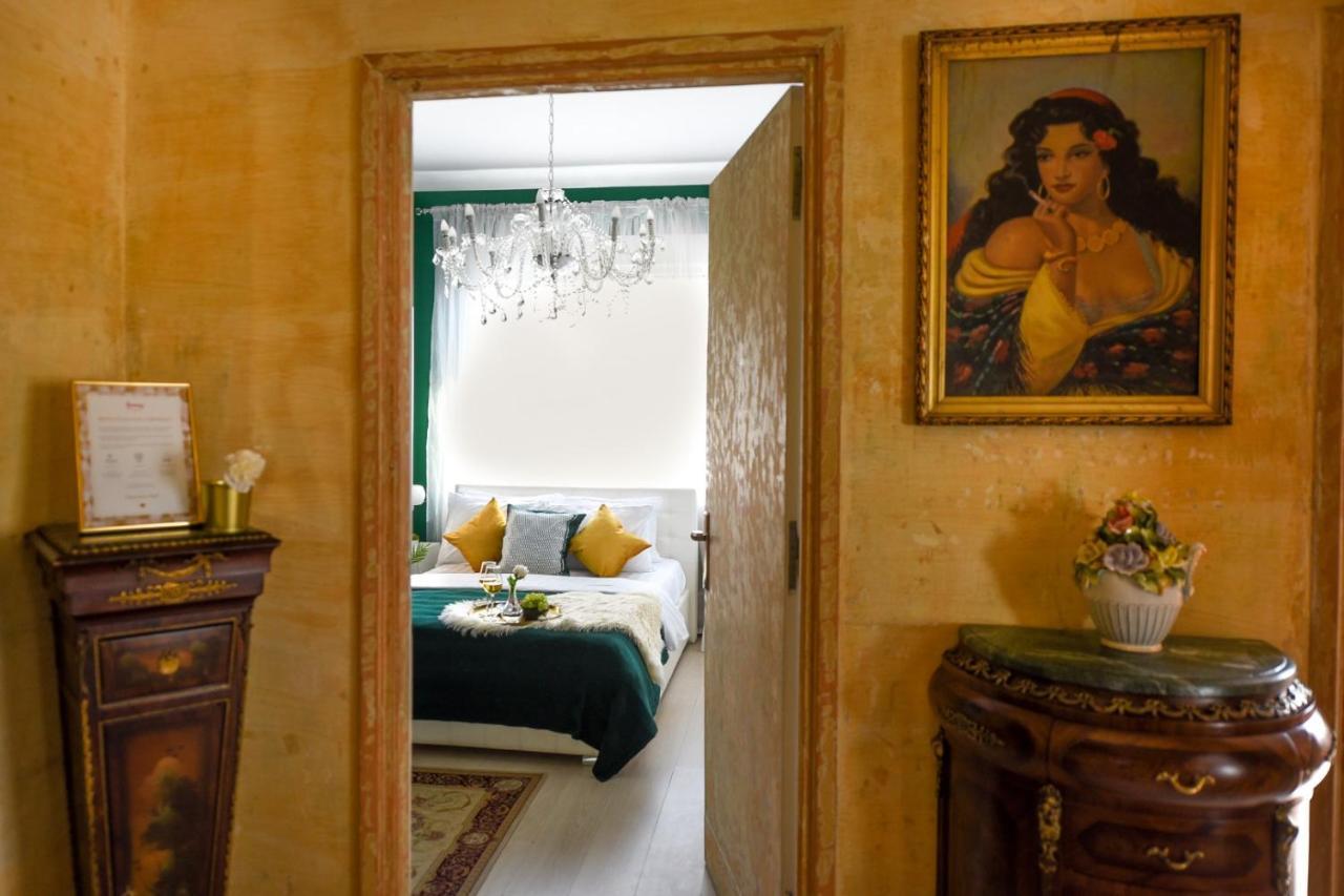 Appartement Baroque Splendor: Breathtaking Views & Design à Bucarest Extérieur photo