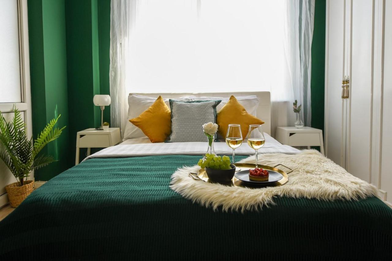 Appartement Baroque Splendor: Breathtaking Views & Design à Bucarest Extérieur photo