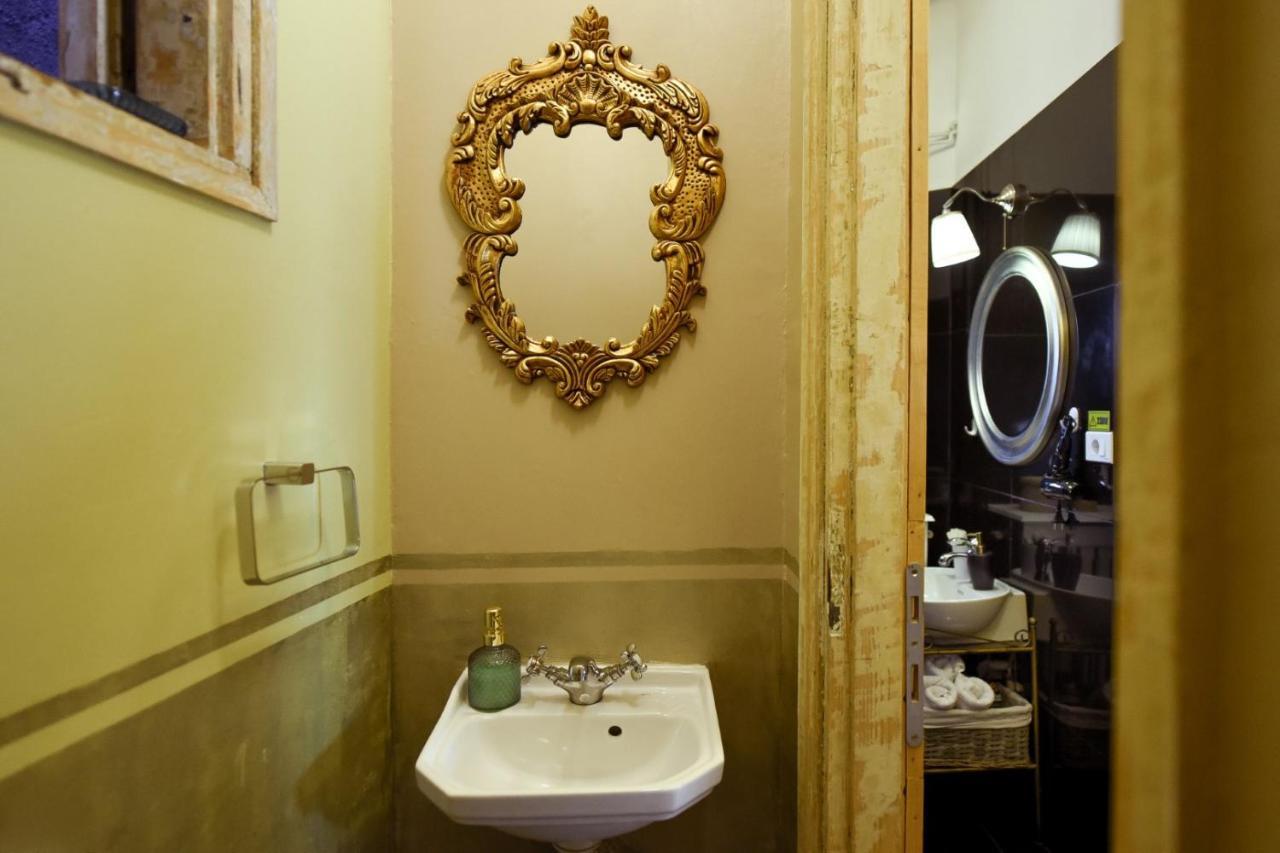 Appartement Baroque Splendor: Breathtaking Views & Design à Bucarest Extérieur photo