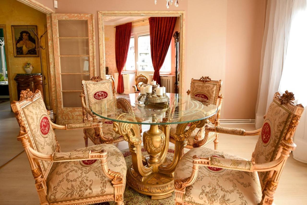 Appartement Baroque Splendor: Breathtaking Views & Design à Bucarest Extérieur photo