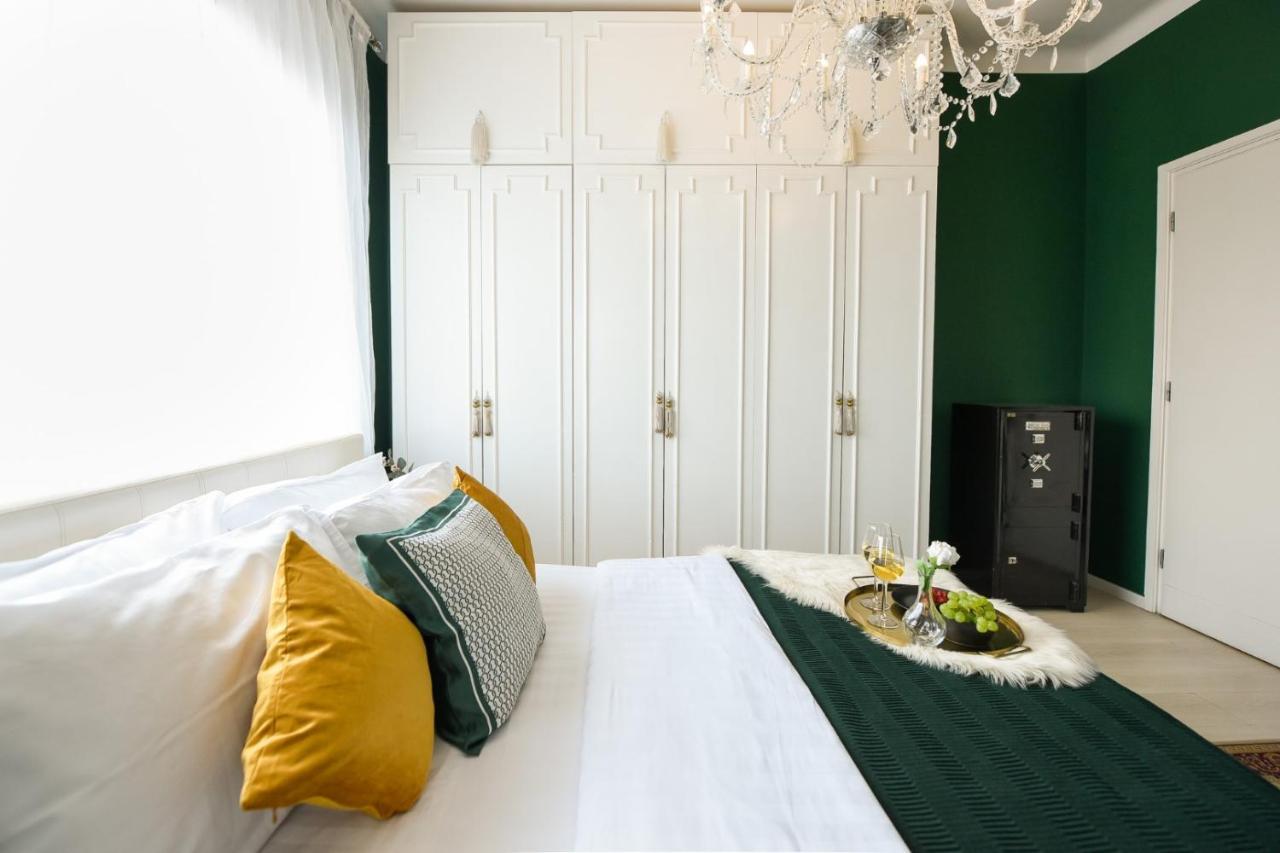 Appartement Baroque Splendor: Breathtaking Views & Design à Bucarest Extérieur photo